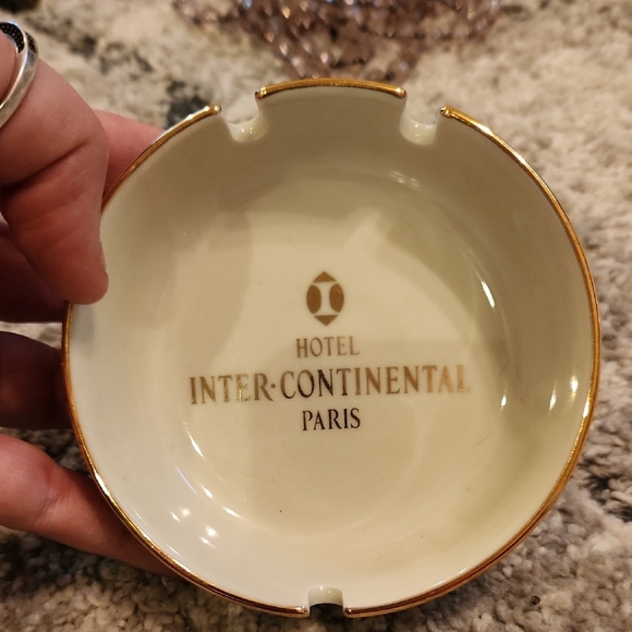Hotel Inter-Continental Paris Ashtray with Gold Trim - Picture 1 of 3
